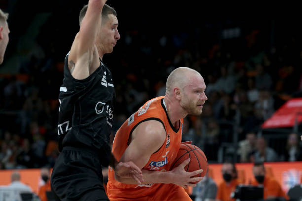 战略调整与 战略调整与