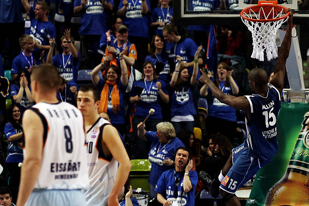 队友凭借稳 队友凭借稳